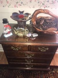 THOMASVILLE SMALL CABINET WITH DRAWERS