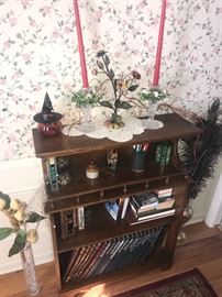 WOODEN SHELF & BOOKS