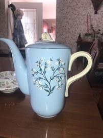 HOMER LAUGHLIN COFFEE POT WITH LID 