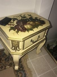 SMALL  CHEST / STOOL