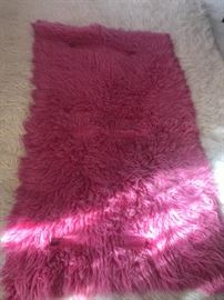 VINTAGE FUZZY / SHAG FLOOR RUG