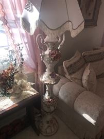 BEAUTIFUL VINTAGE CAPODIMONTE FLOOR LAMP 