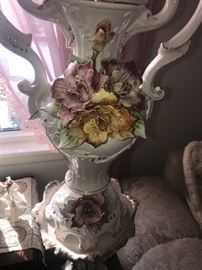 BEAUTIFUL VINTAGE CAPODIMONTE FLOOR LAMP 
