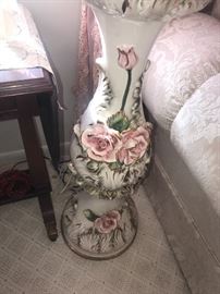 BEAUTIFUL VINTAGE CAPODIMONTE FLOOR LAMP 