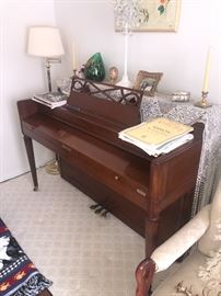 BALDWIN PIANO 