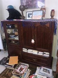 ENTERTAINMENT CENTER 