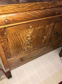 ANTIQUE TIGER OAK BUFFET CABINET 
