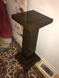 WOODEN PEDESTAL 