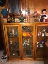WOODEN DISPLAY CABINET 