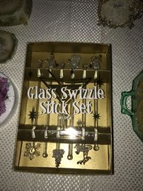 VINTAGE GLASS SWIZZLE STICK SET