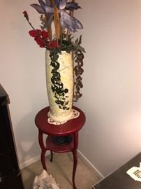 VINTAGE DECORATIVE VASE