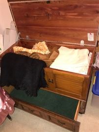 LANE CEDAR CHEST 
