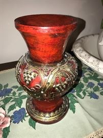 VINTAGE DECORATIVE VASE
