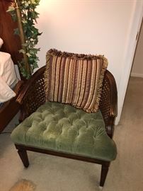 VINTAGE CHAIR