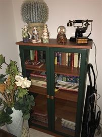 BOOKCASE 