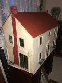 VINTAGE DOLL HOUSE