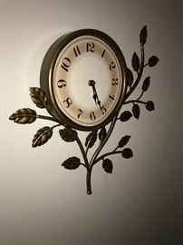 VINTAGE WALL CLOCK