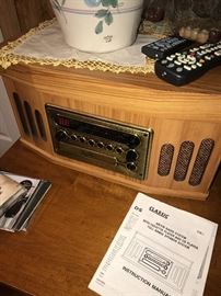 CLASSIC AM/FM RADIO SYSTEM CASSETTE PLAYER AND CD player
