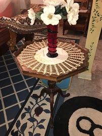 VINTAGE ROUND TABLE