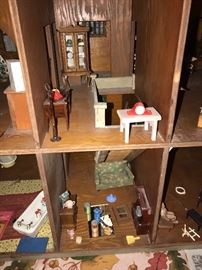 VINTAGE DOLLHOUSE
