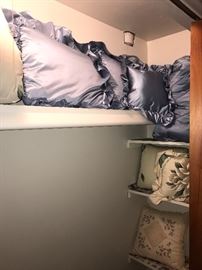 PILLOWS 