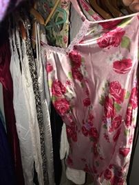 VINTAGE WOMEN'S NIGHTGOWNS