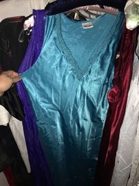 VINTAGE WOMEN'S NIGHTGOWNS