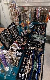 VINTAGE JEWELRY 