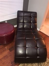 LEATHER CHAISE LOUNGE CHAIR
