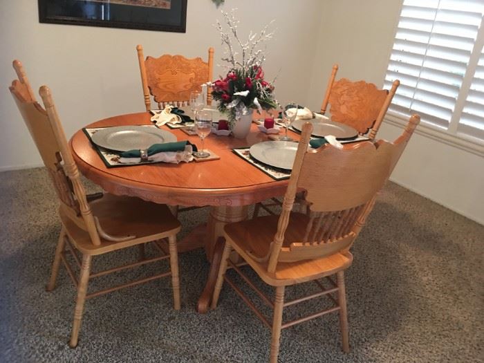 Kitchen table w/4 chairs