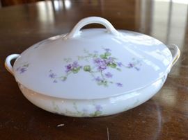 Covered porcelain dish