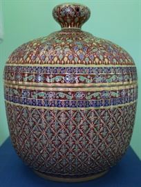 Magnificent Thai Toh Benjarong covered jar