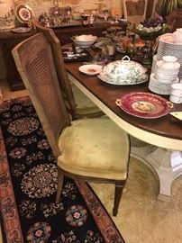 VINTAGE DREXEL HERITAGE VINTAGE DINING ROOM SET TABLE WITH 6 CHAIRS 
