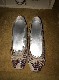 WOMENS  SHOES SIZE 8