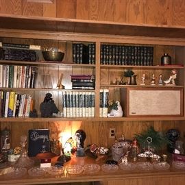 BOOKS / HOME DECORATIONS / COLLECTIBLES 