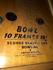 VINTAGE UNITED MFG CO. SHUFFLE ALLEY BOWLING GAME-WORKS!!!
