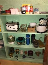 VINTAGE HOUSEHOLD ITEMS AND KITCHENWARE