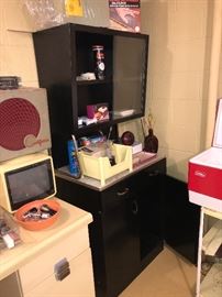 METAL MEDICINE CABINET WITH GLASS