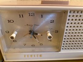 VINTAGE ZENITH MEMORY ALARM CLOCK RADIO
