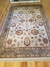 Large Persian style Carpet in good condition