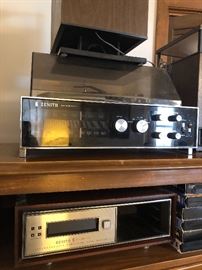 Vintage Zenith Stereo and Turntable works and sounds great 