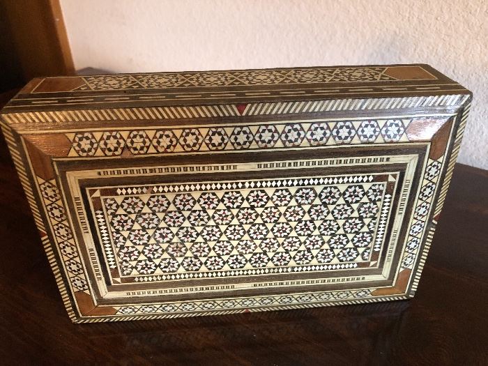 Box with inlaid mother of pearl