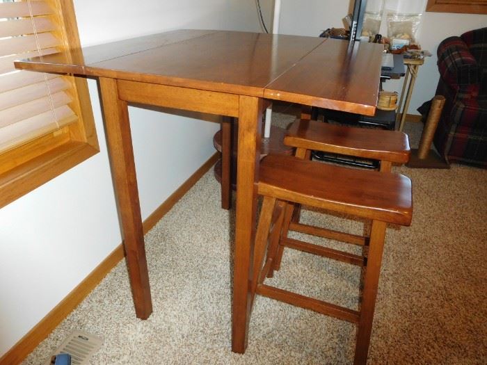 table with 2 stools