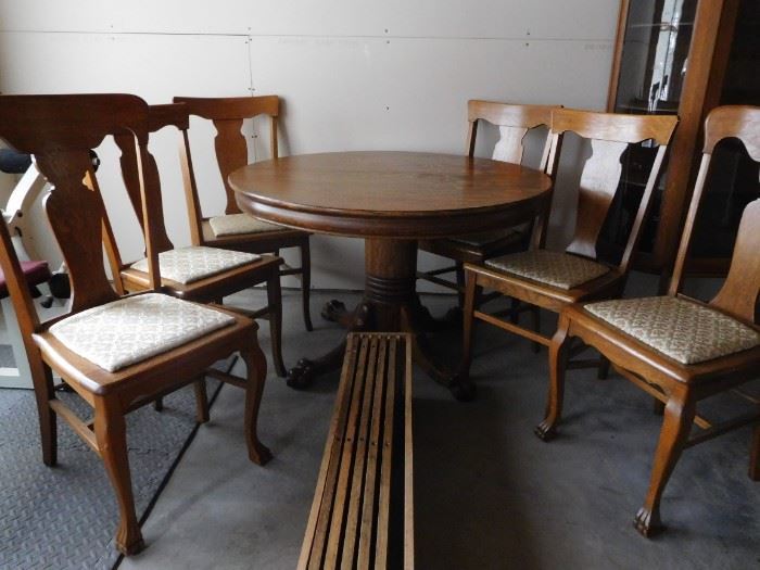 antique oak table with 6 chairs/5 leaves