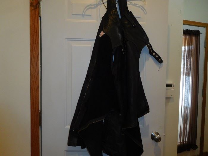 Adjustable women's chaps