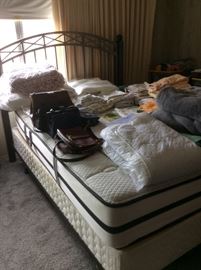 Bed, bedding, towels 