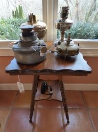 Oak side table with Aladdin chrome lamp, misc. kerosene cooker & lamps