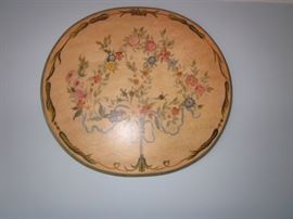 TONS OF WALL DECOR TO CHOOSE FROM