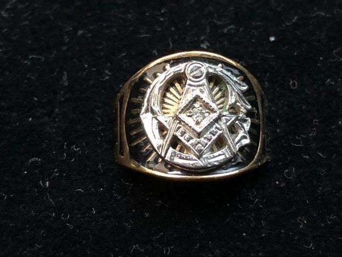 Gold Masonic ring