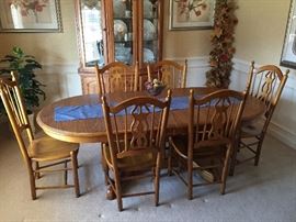 Cochrane Table (with 2 Leaves) & 6 Chairs